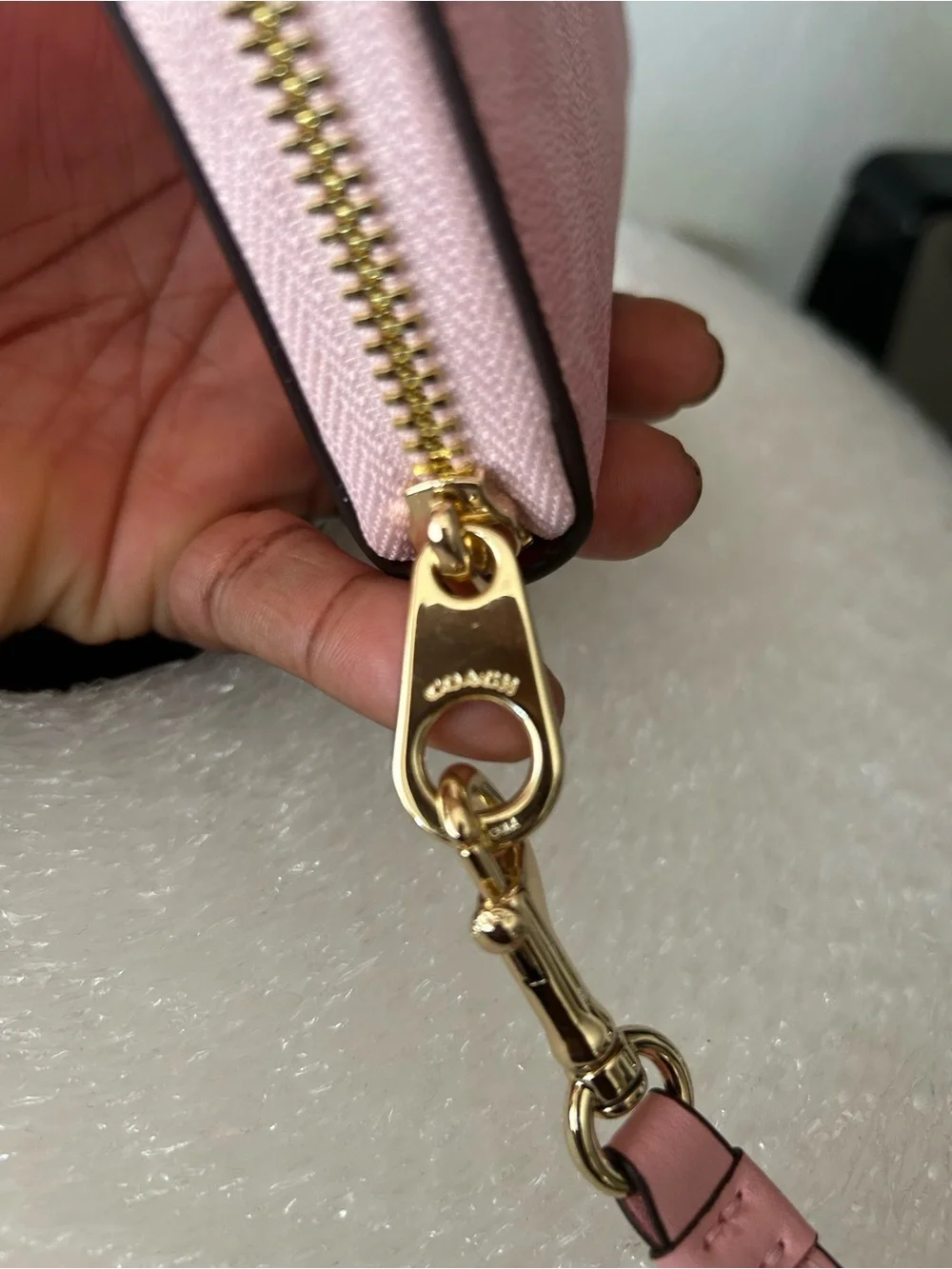 ( Maybe 🤔👉🏽Coach Signature Wallet in Powder Pink with Gold Hardware